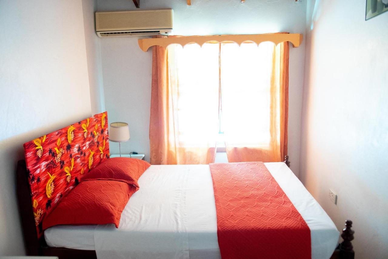 Tropical Breeze Vacation Home And Apartments Gros-Islet Buitenkant foto
