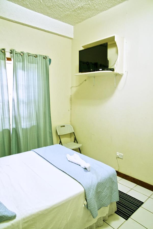Tropical Breeze Vacation Home And Apartments Gros-Islet Buitenkant foto