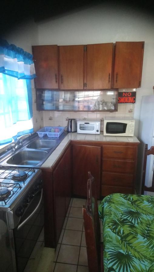 Tropical Breeze Vacation Home And Apartments Gros-Islet Buitenkant foto